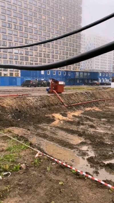 Котлован строящегося ЖК. Осушаем грунтовые воды с помощью иглофильтров. Вакуумное водопонижение